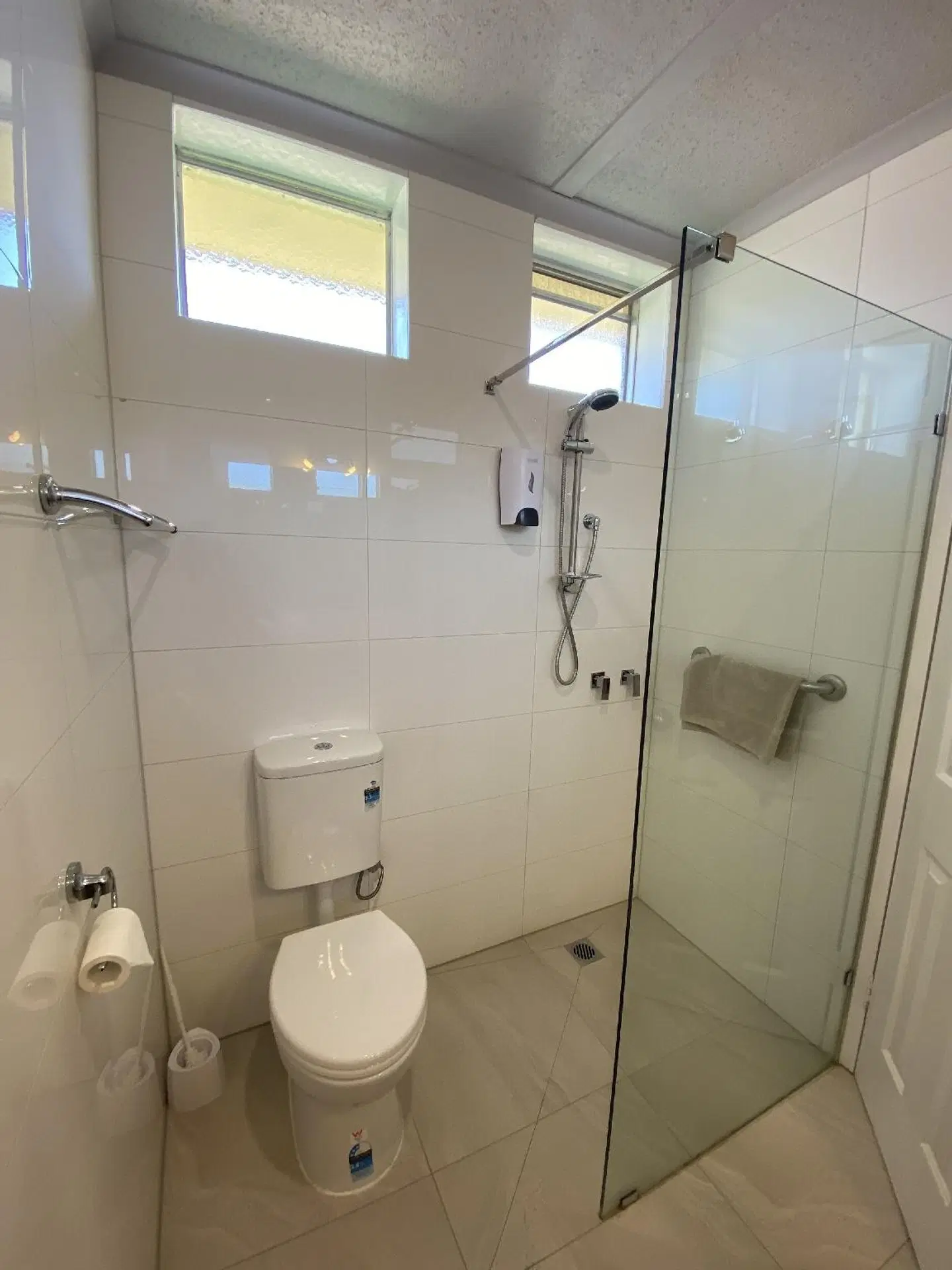 Acacia Rose Motor Inn Badezimmer