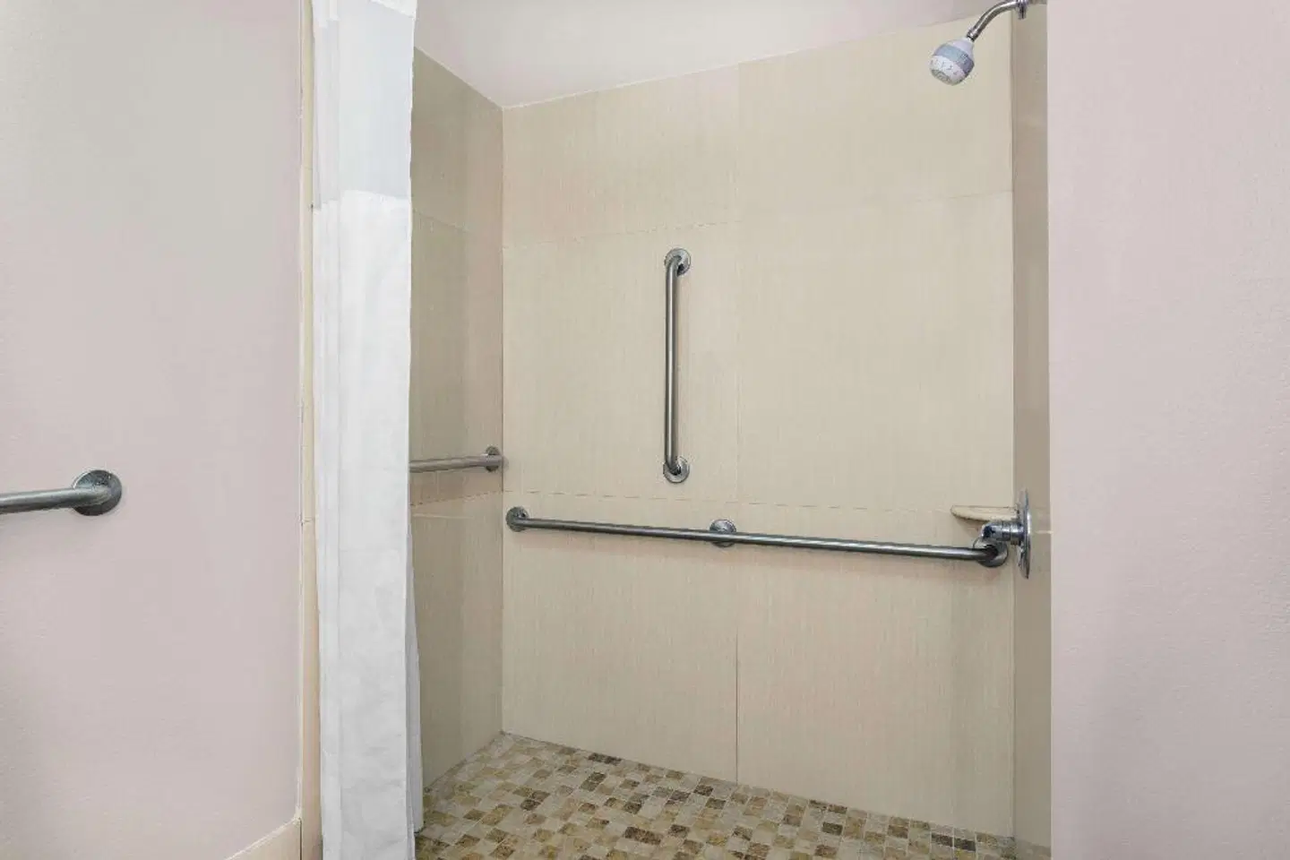 Ramada Inn Tuscaloosa Badezimmer
