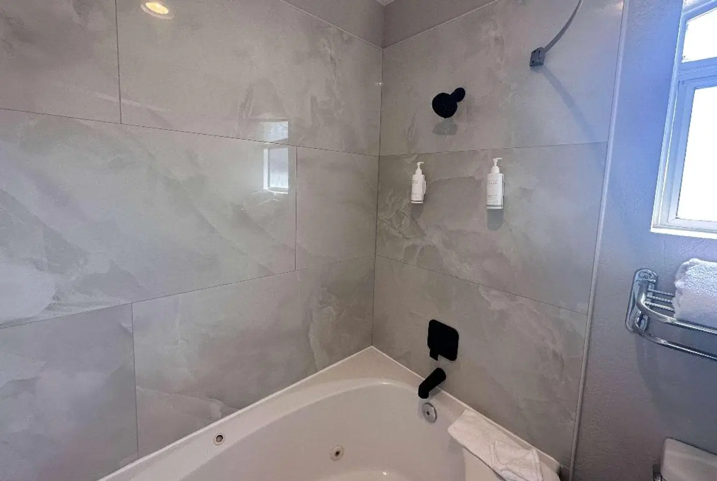 Days Inn Rocklin Badezimmer