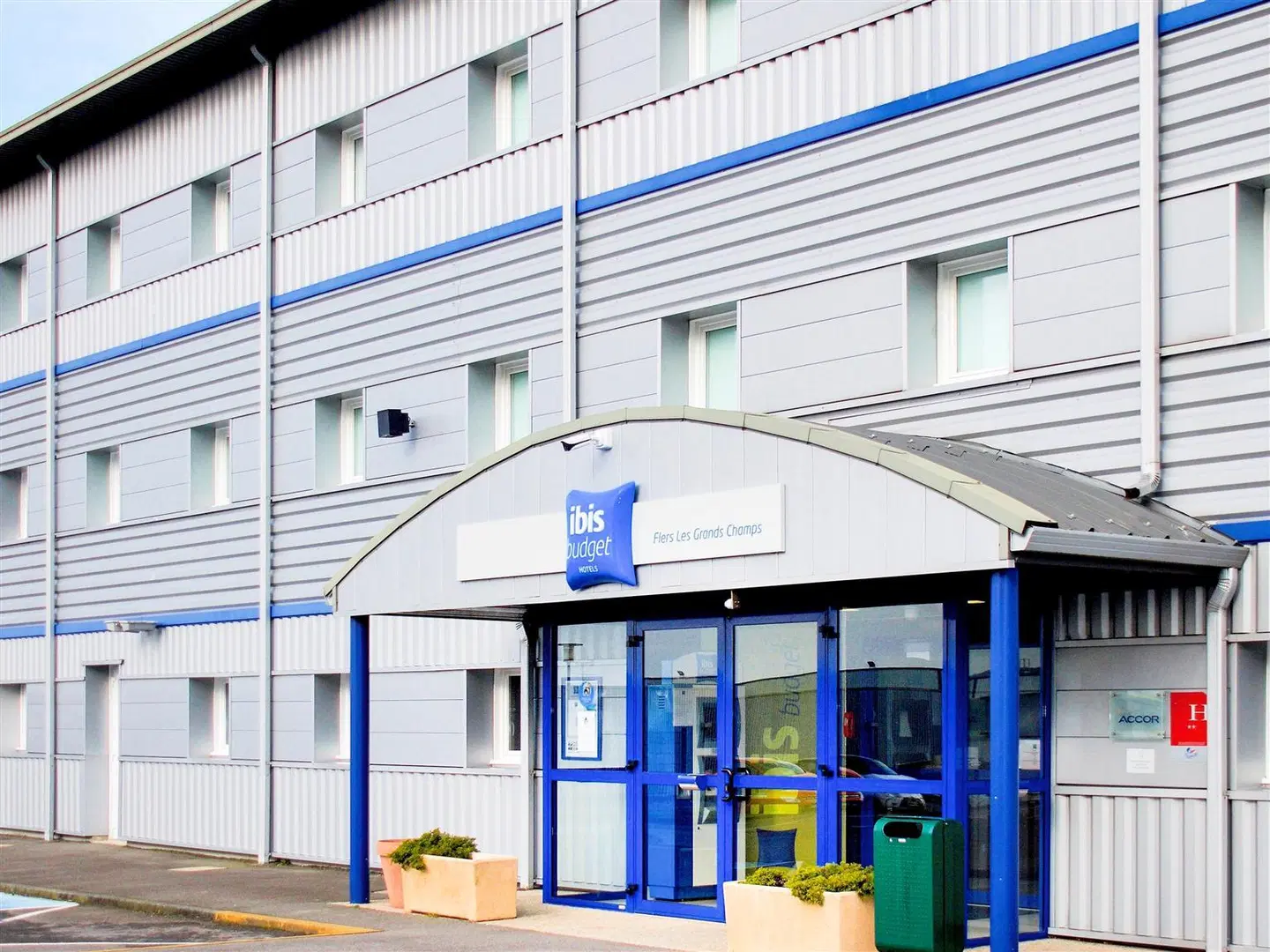 ibis budget Flers Les Grands Champs EXTERIOR