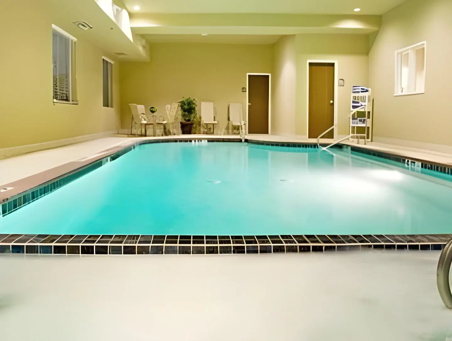 Holiday Inn Express & Suites Vernon College Area (HWY 287) by IHG Hallenbad