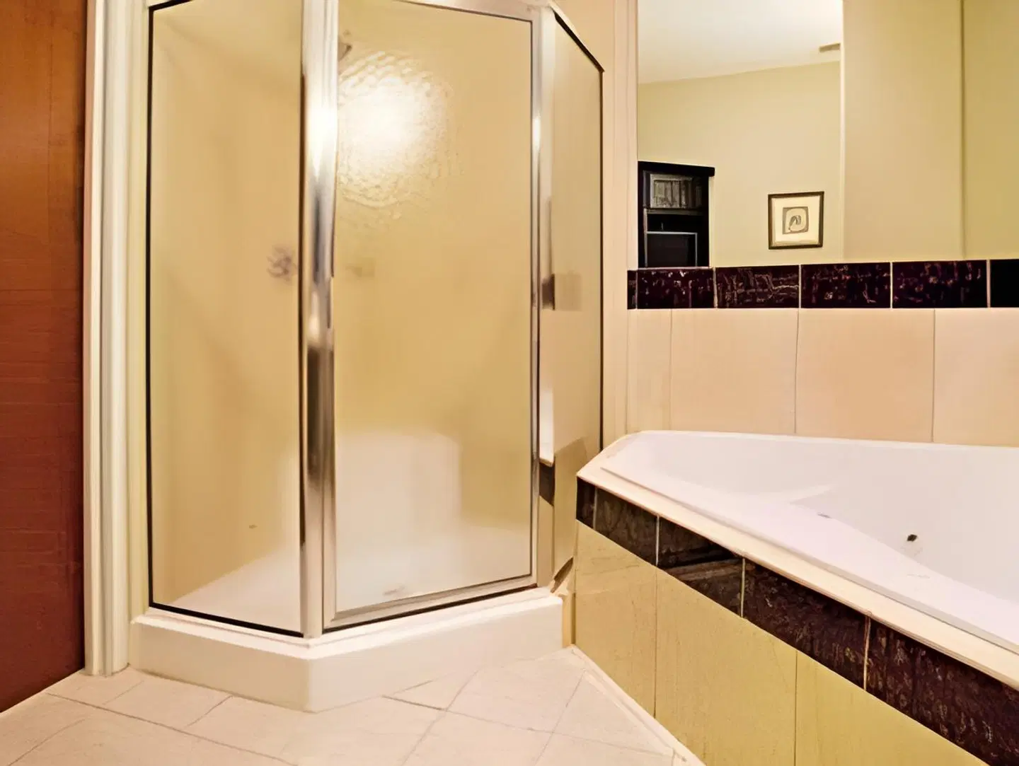 Holiday Inn Express & Suites Vernon College Area (HWY 287) by IHG Badezimmer