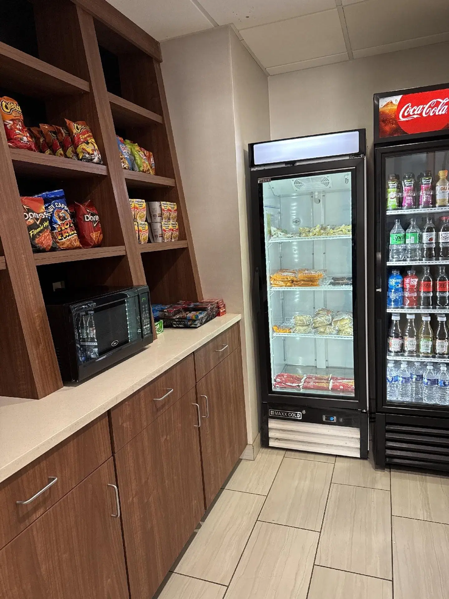 Holiday Inn & Suites Trinidad by IHG Bar