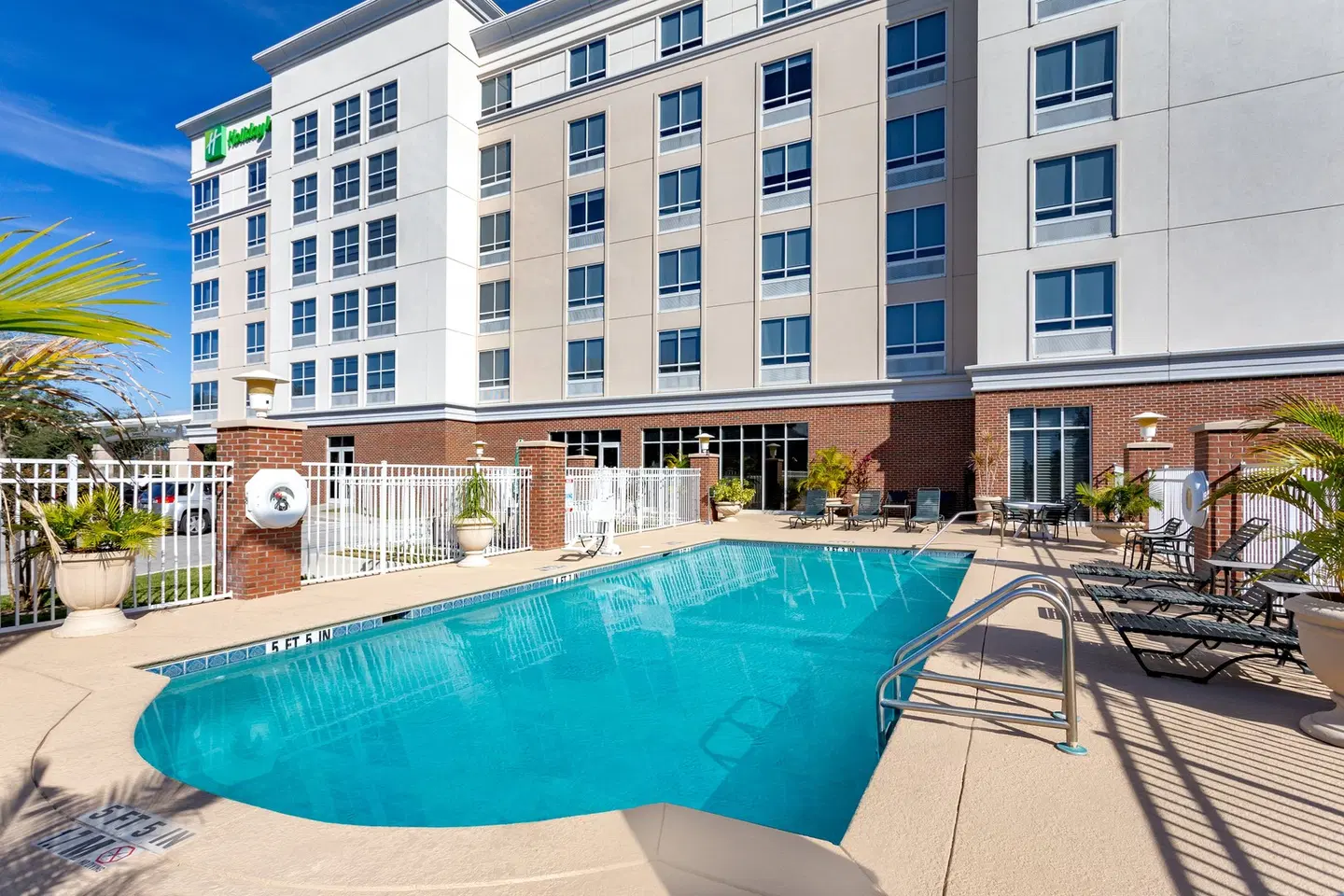 Holiday Inn Winter Haven by IHG OUTDOOR_POOL