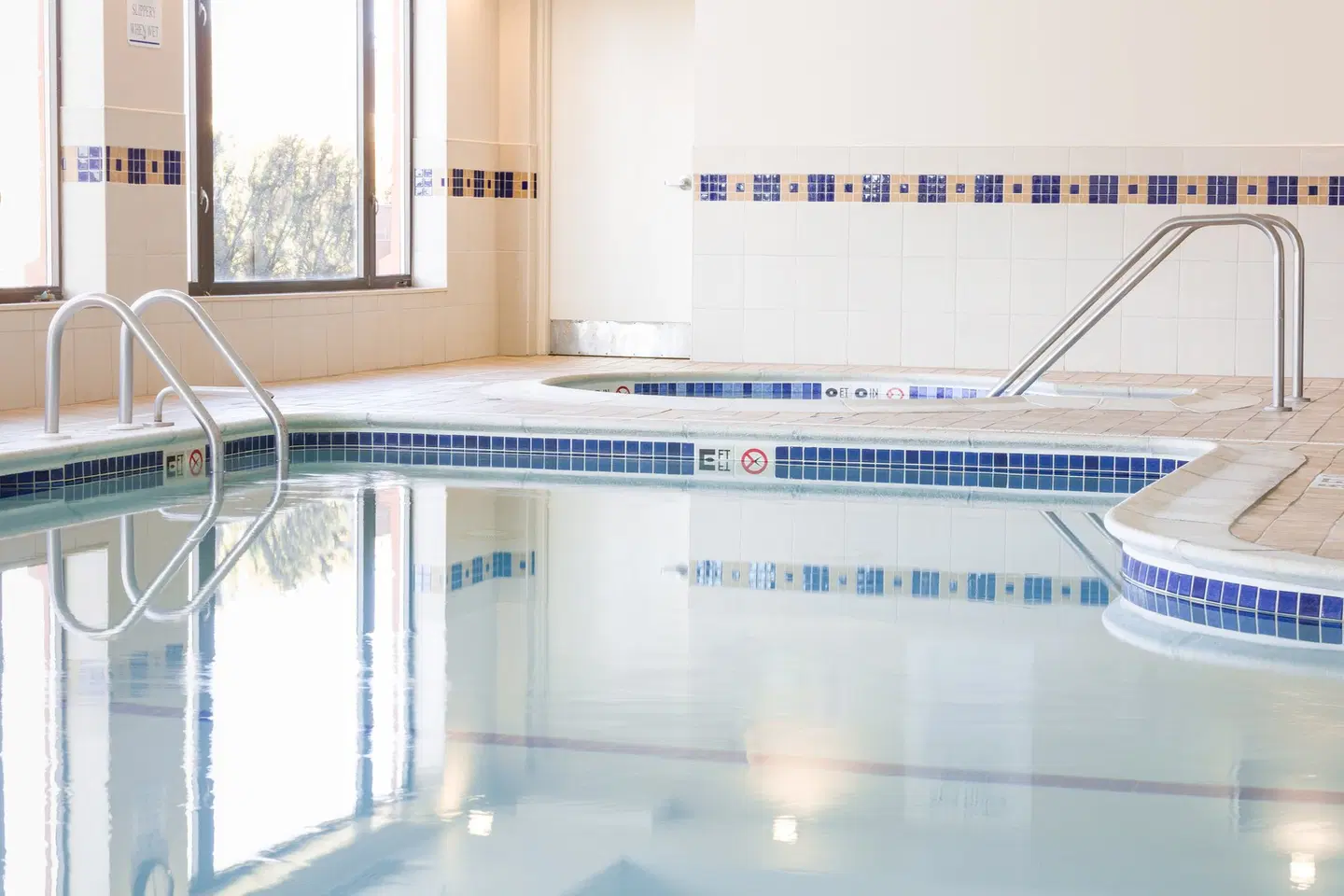 Holiday Inn Manchester Airport by IHG Hallenbad