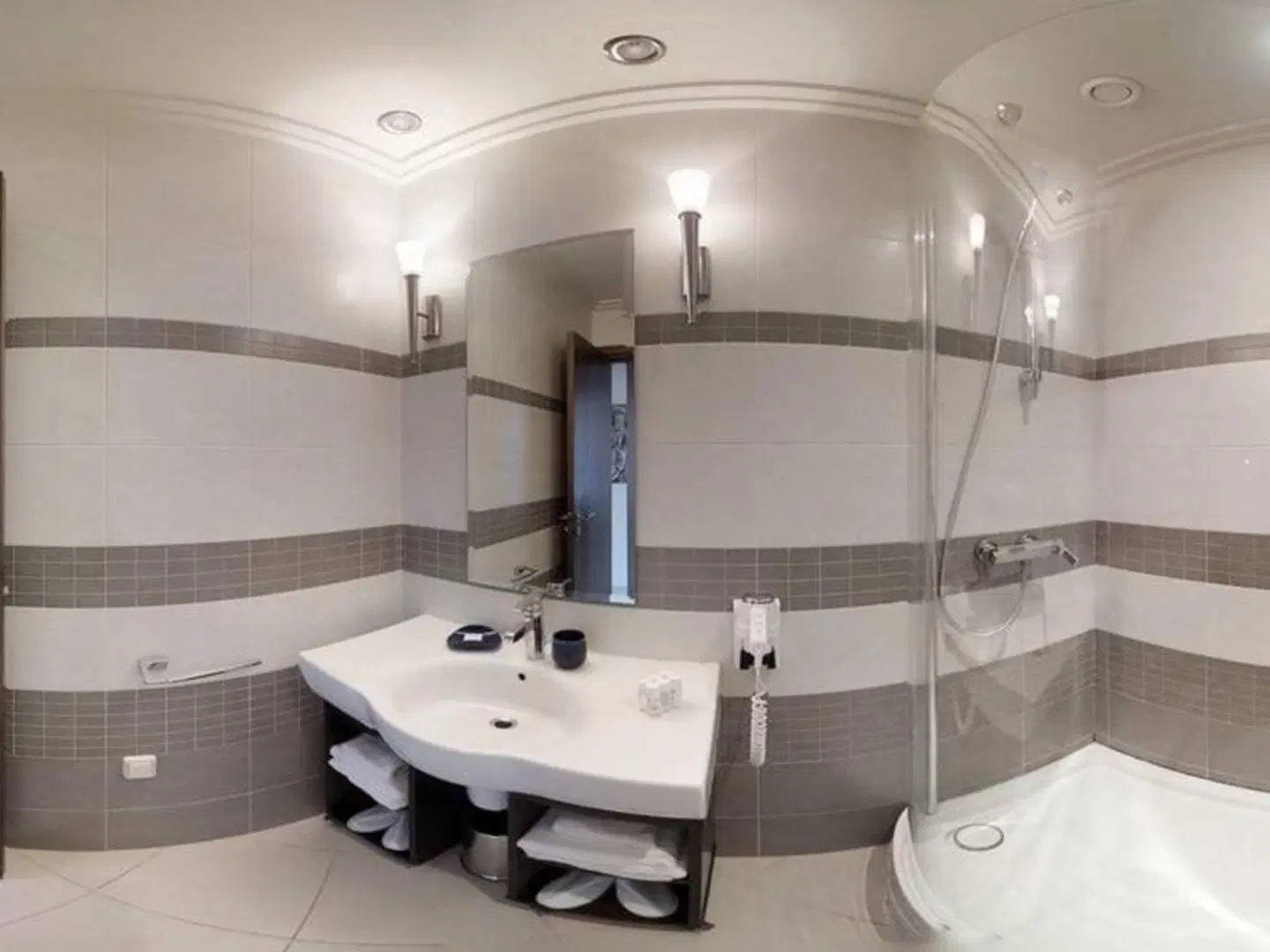 Eden Beach Aparthotel Badezimmer