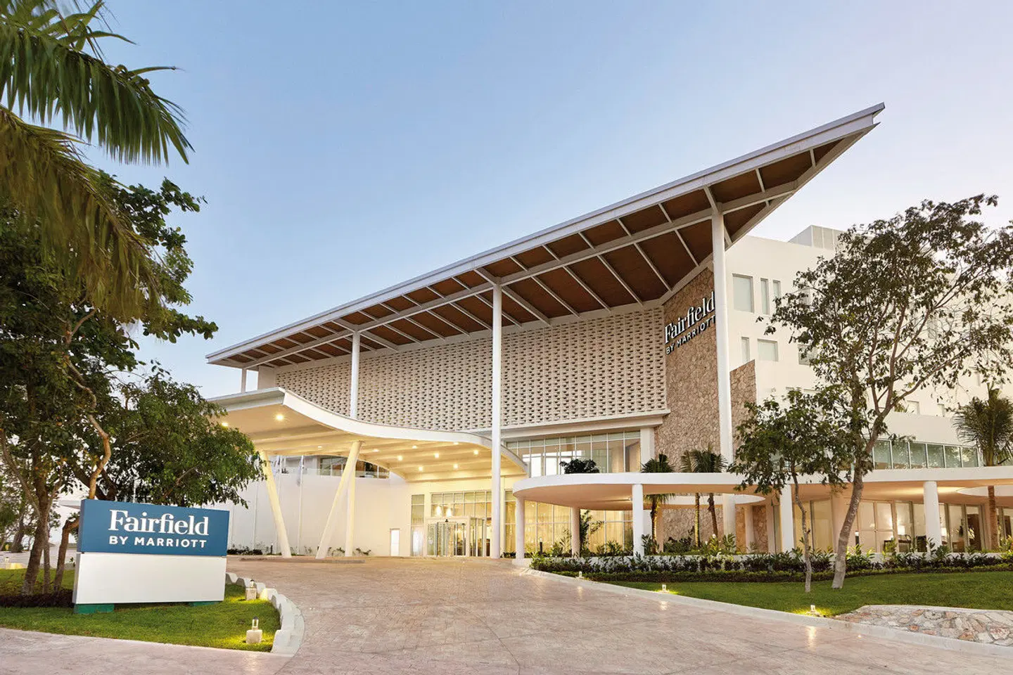 Fairfield Inn & Suites by Marriott Cancun Airport EXTERIOR