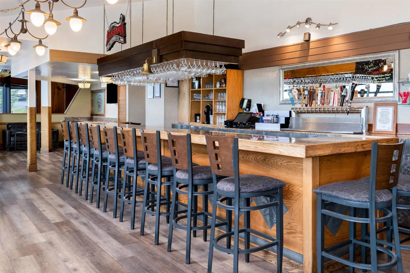 Best Western Kodiak Inn & Convention Center Bar