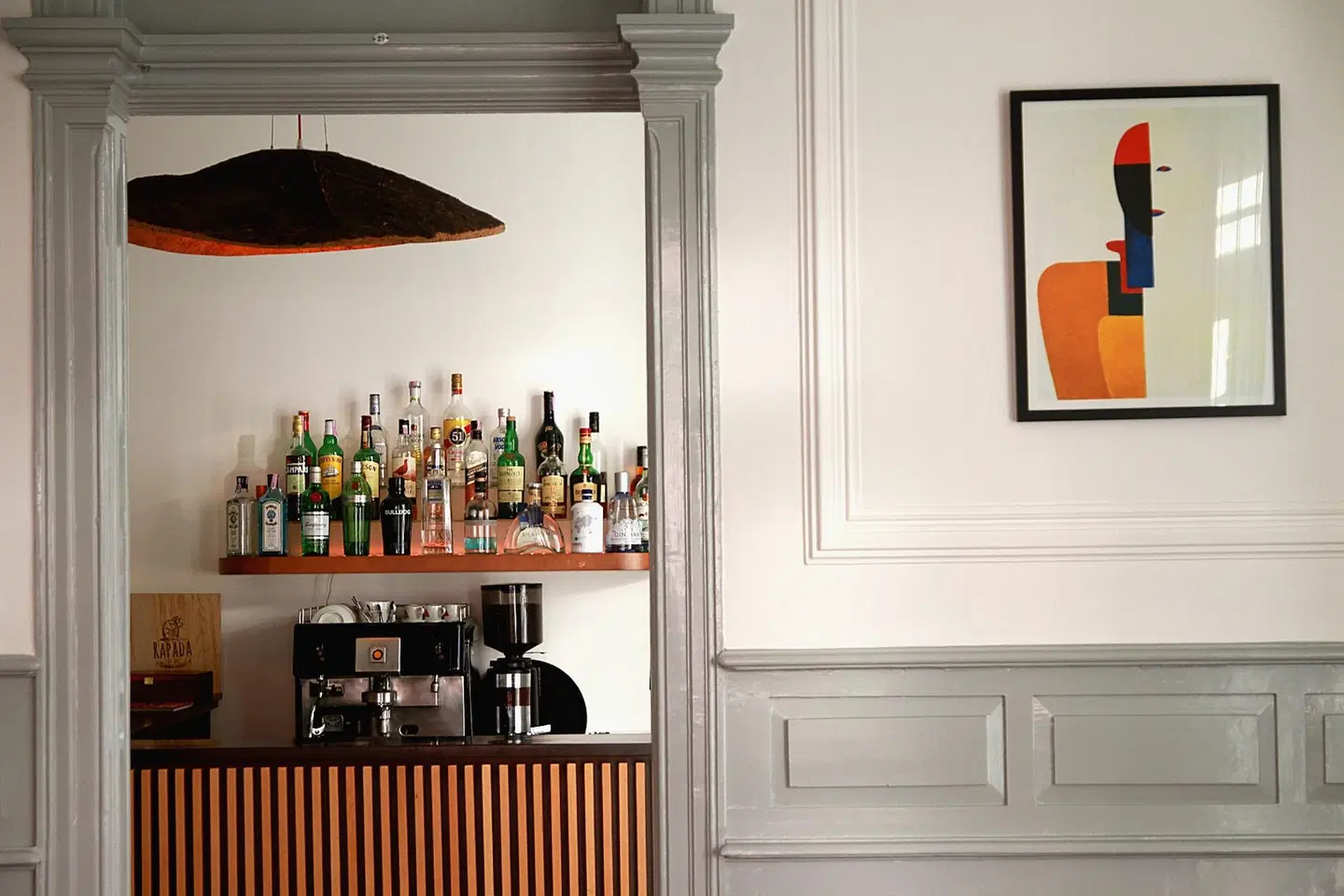 The Luggage Hostel & Suites Bar