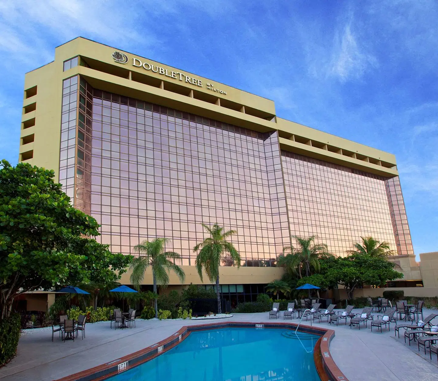 DoubleTree by Hilton Hotel Miami Airport & Convention Center EXTERIOR