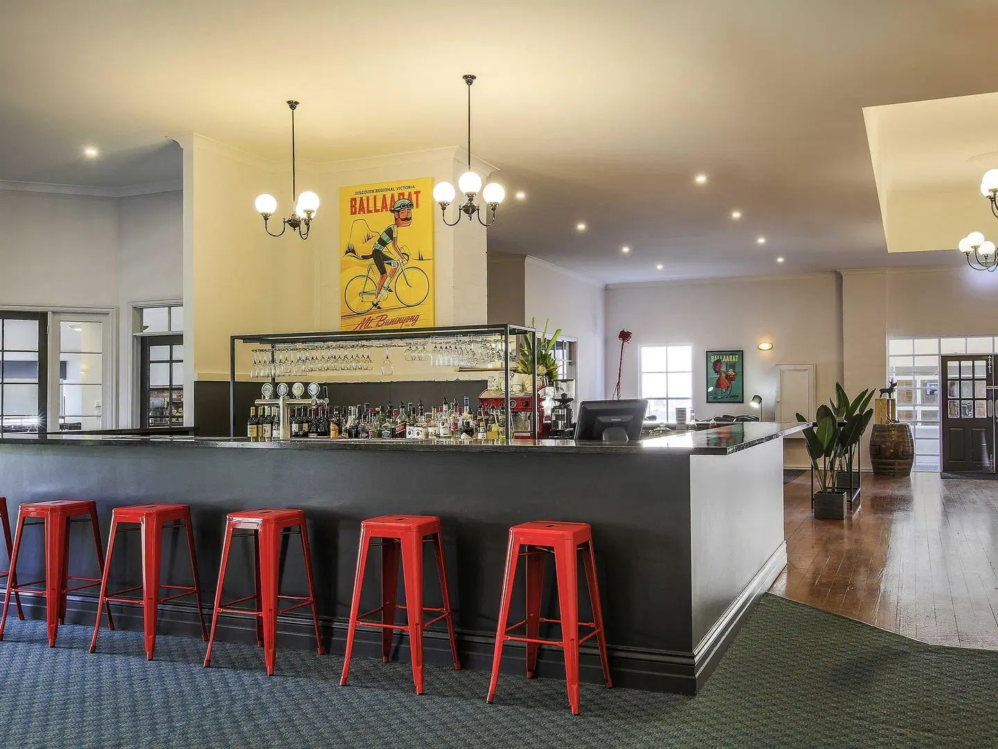 Mercure Ballarat Hotel & Convention Centre Bar