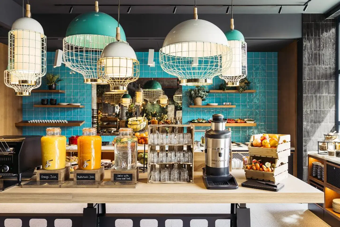 Hotel Schani UNO City Wien Bar