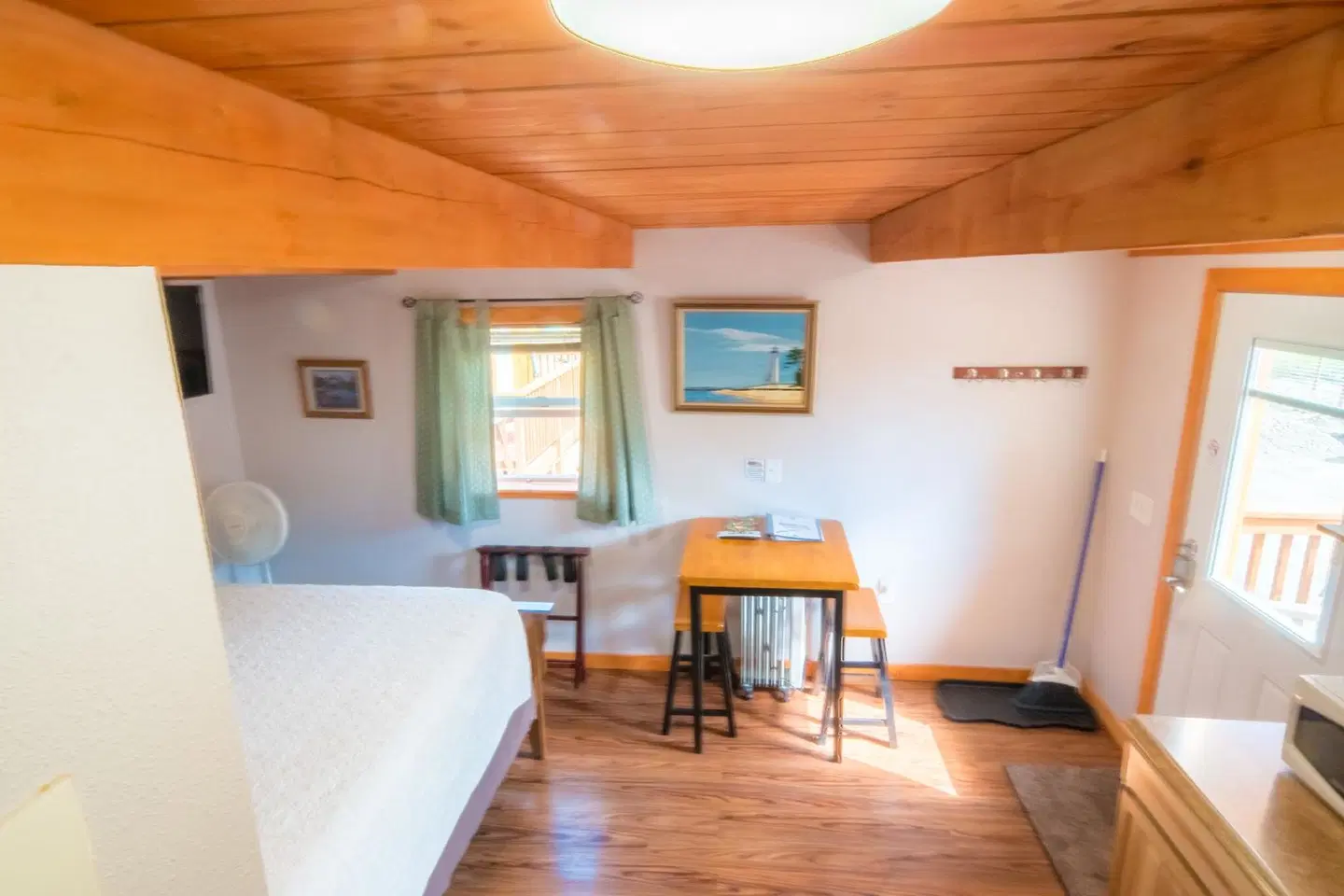 Talkeetna Love-Lee Cabins ROOM_EXAMPLE