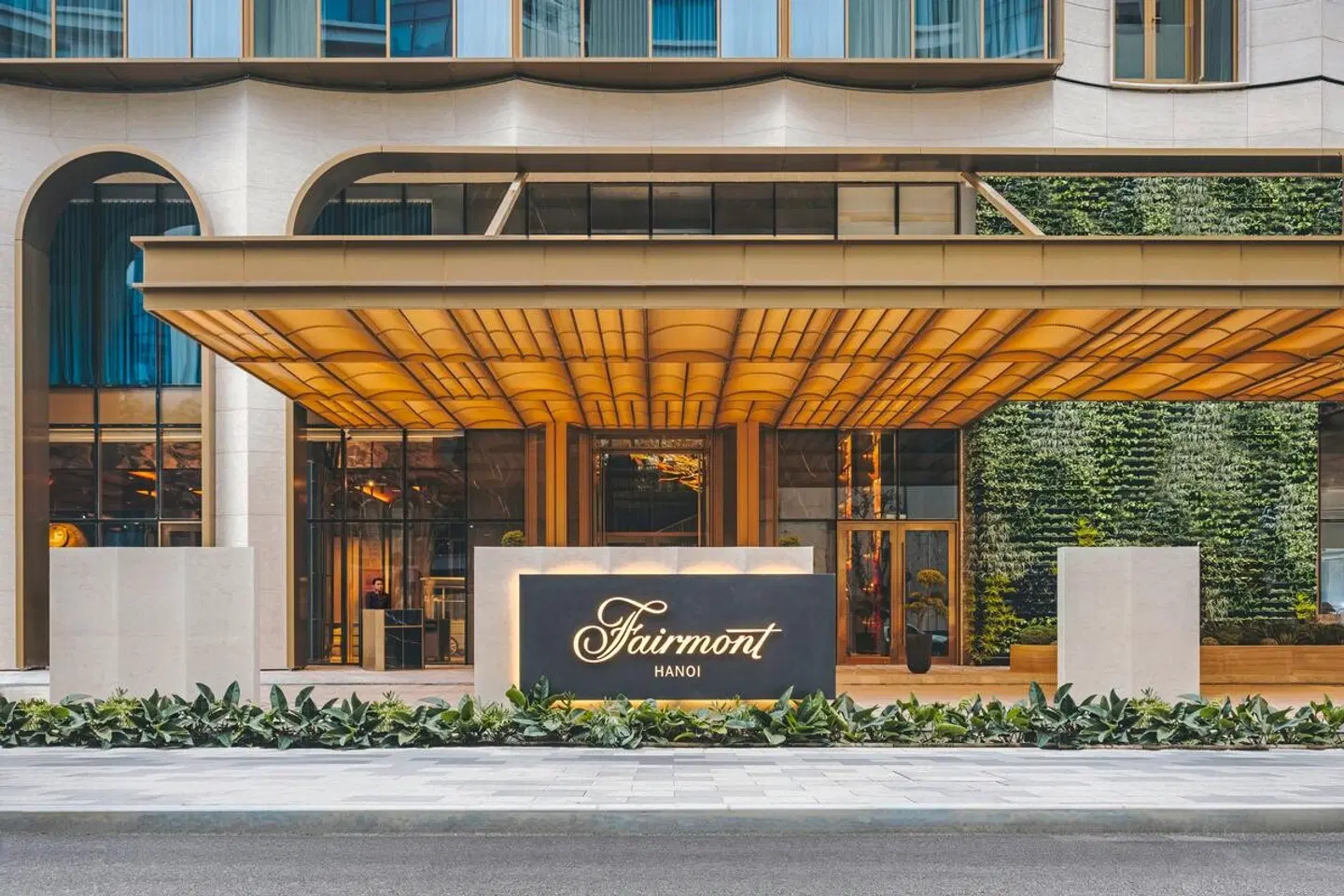 Fairmont Hotel EXTERIOR