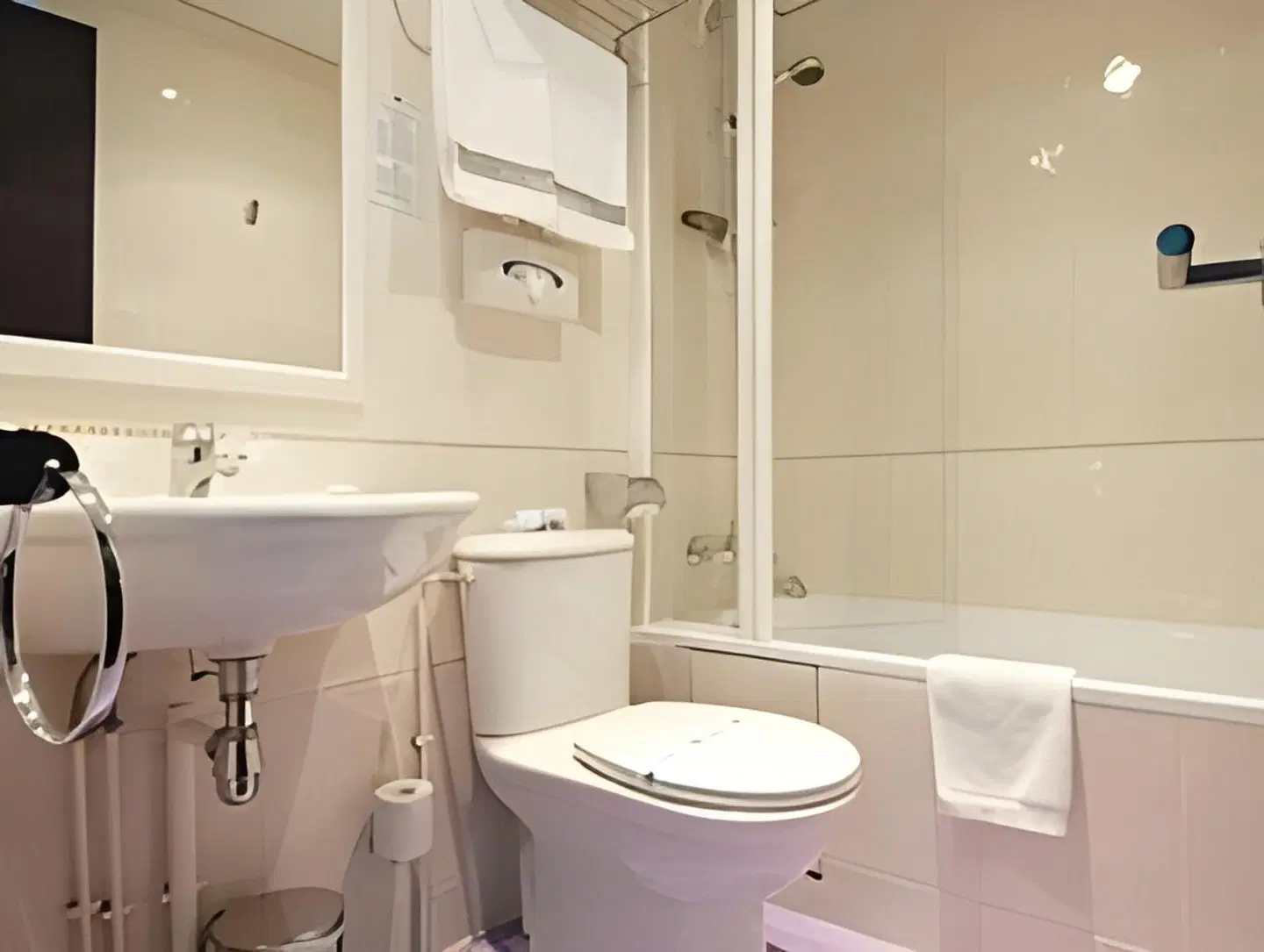 Hotel Paula Films Collection Badezimmer