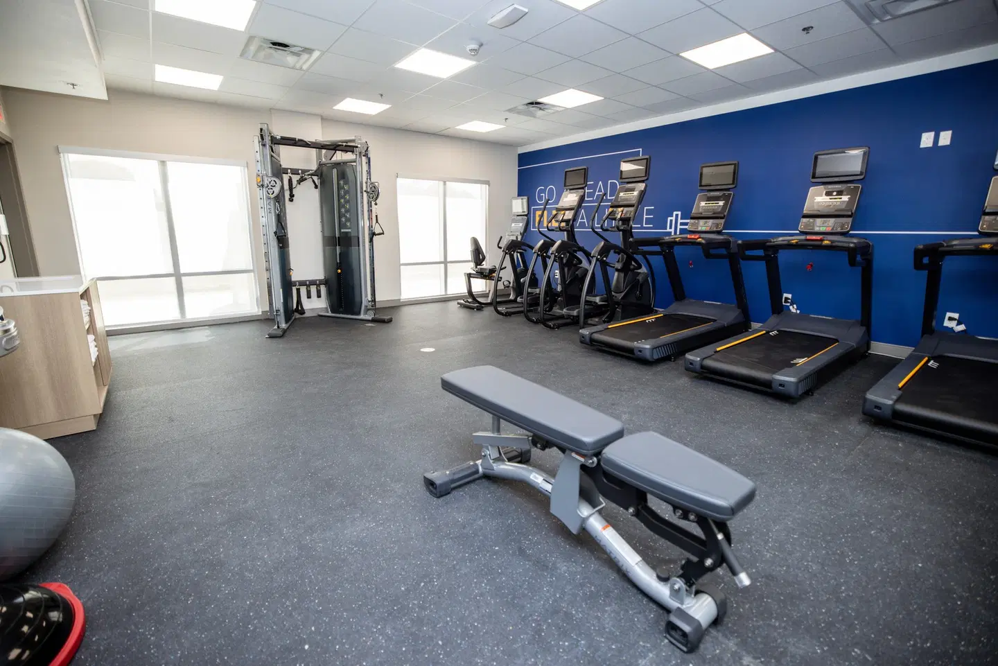 Holiday Inn Express & Suites Tampa - Stadium Area by IHG SPORTS_AND_LEISURE