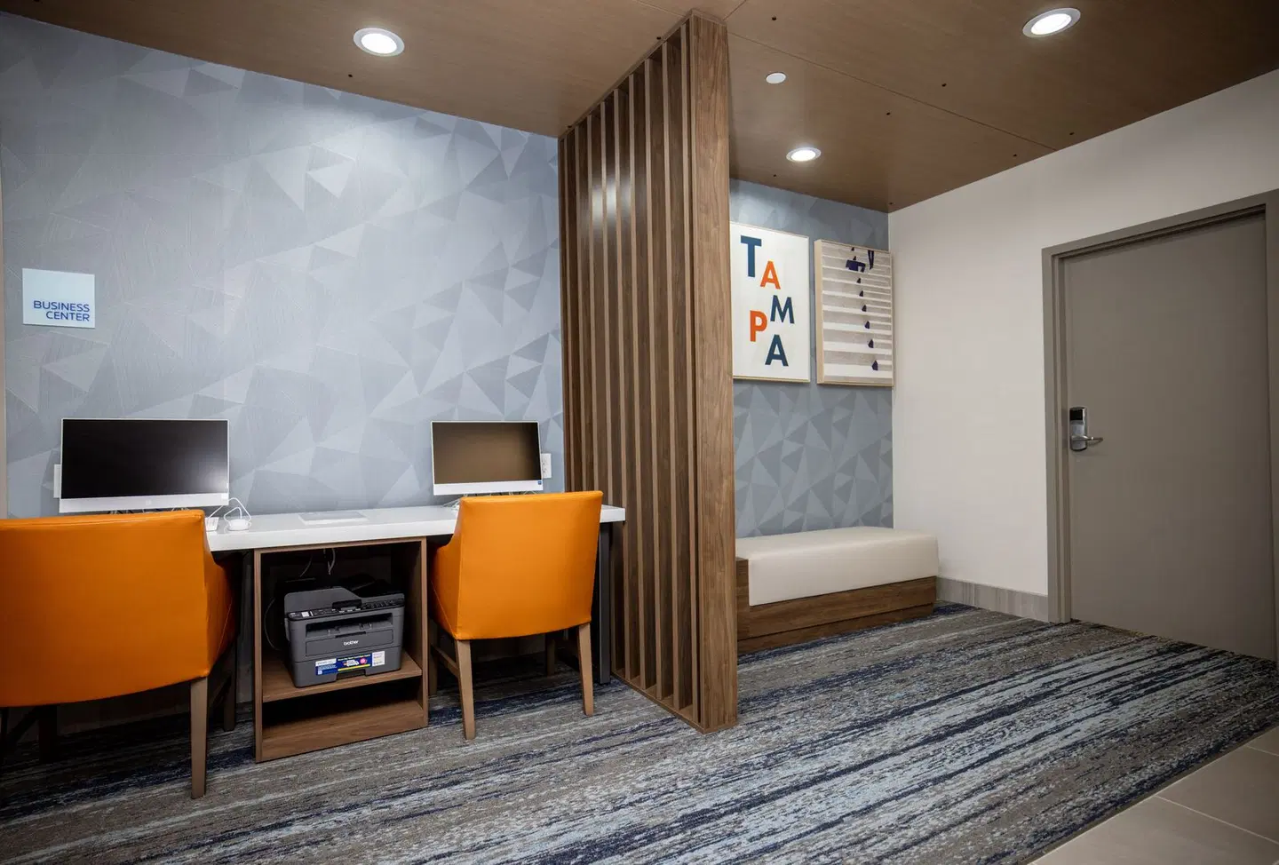 Holiday Inn Express & Suites Tampa - Stadium Area by IHG ROOM_EXAMPLE