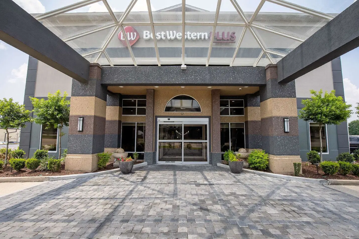Best Western Plus Vermilion River Inn & Suites EXTERIOR