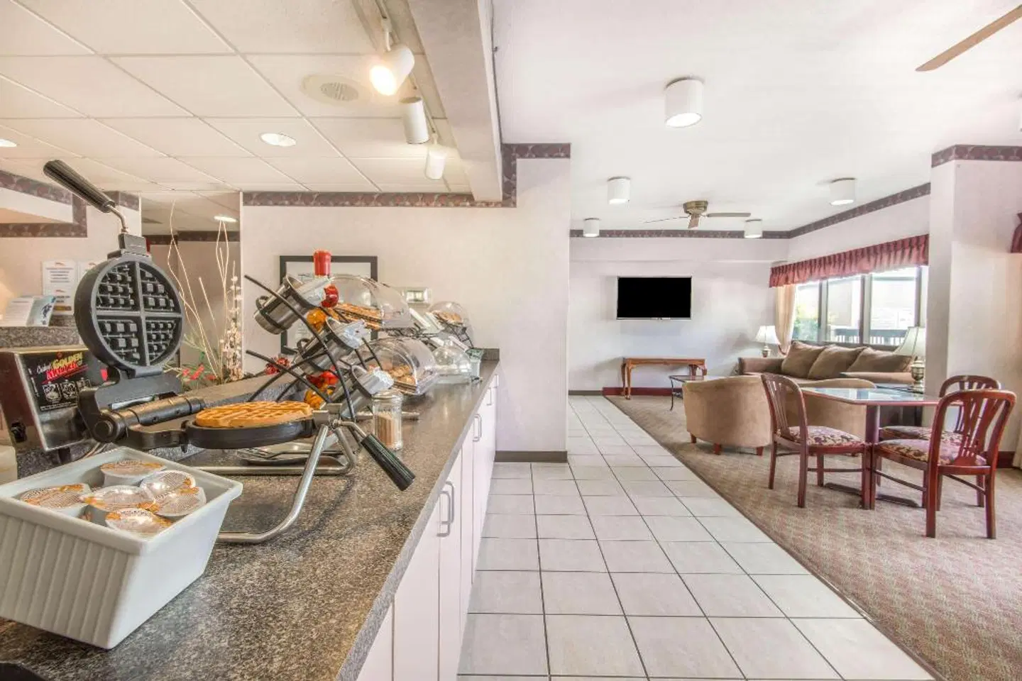Baymont by Wyndham Topeka LOUNGE_LOBBY
