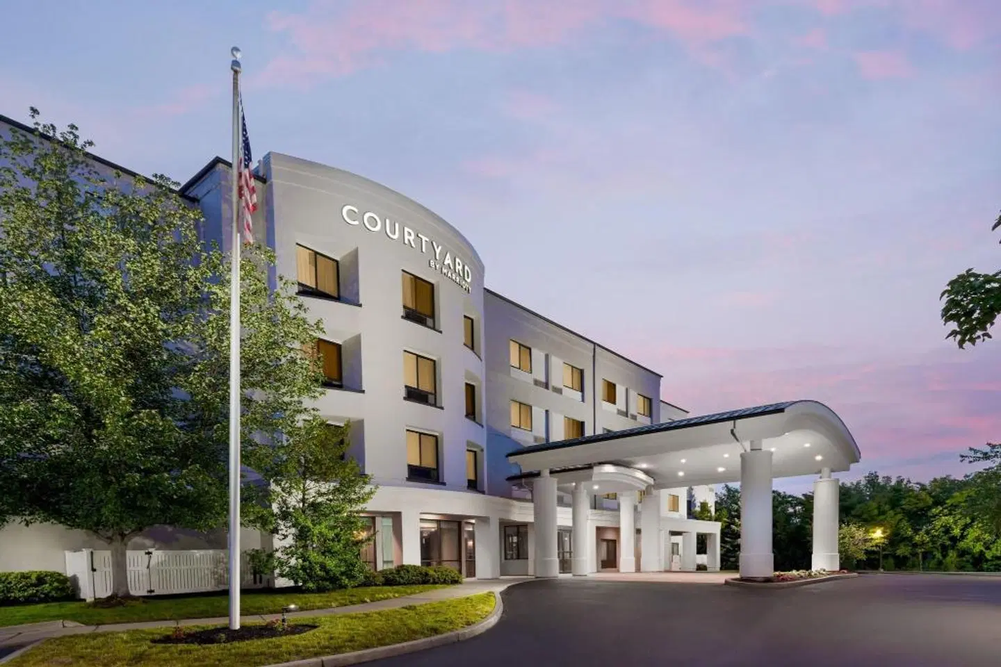 Courtyard by Marriott Hartford Farmington EXTERIOR