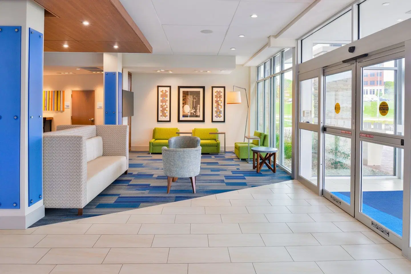 Holiday Inn Express & Suites Madison by IHG LOUNGE_LOBBY