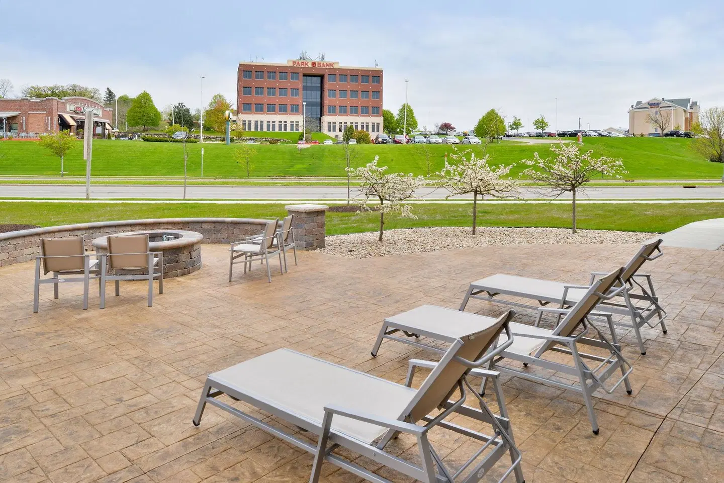 Holiday Inn Express & Suites Madison by IHG Terrasse