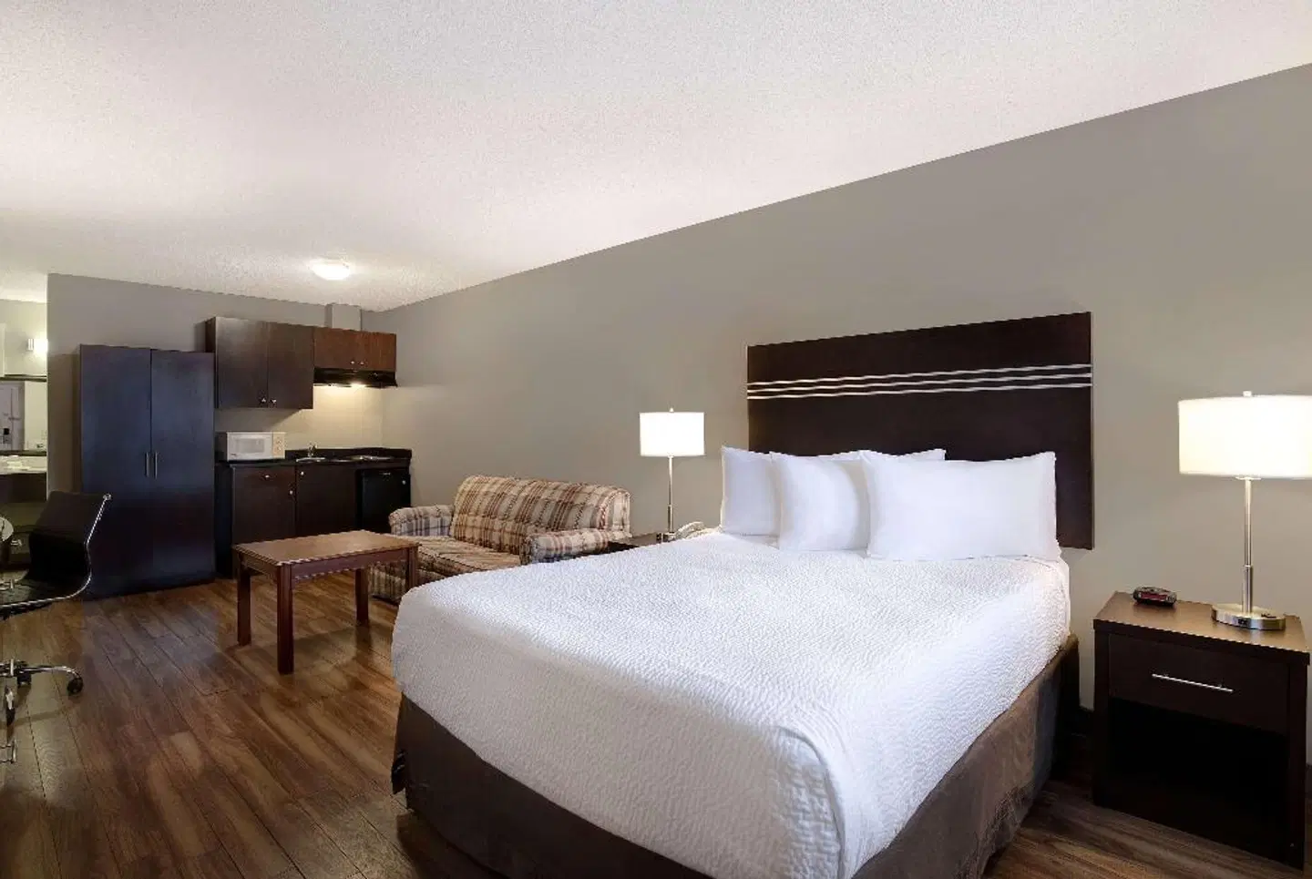 Days Inn by Wyndham Vernon ROOM_EXAMPLE