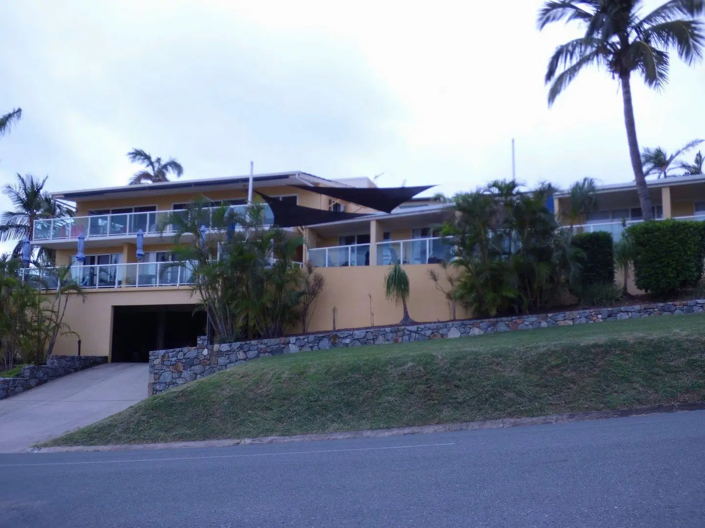 Sunlit Waters Studio Apartments EXTERIOR