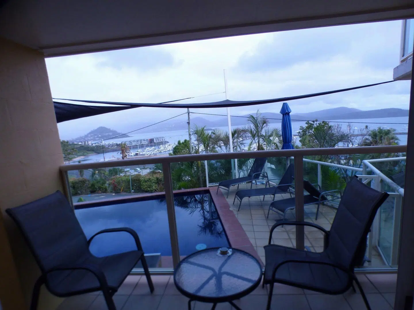 Sunlit Waters Studio Apartments Terrasse