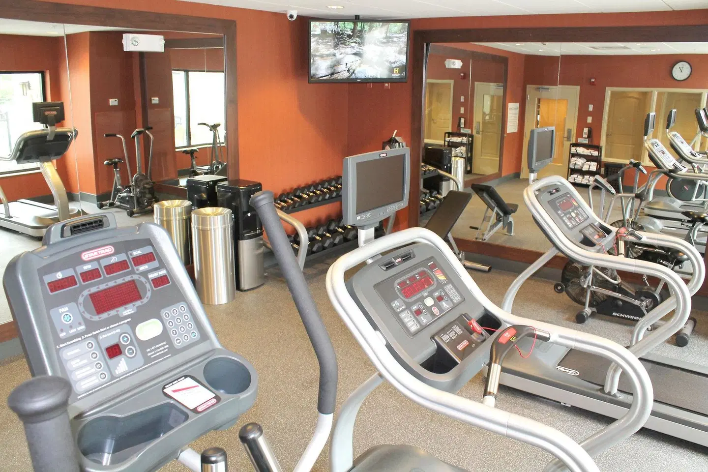 Holiday Inn Express & Suites Paducah West by IHG SPORTS_AND_LEISURE