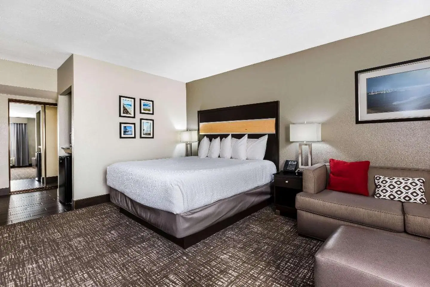 La Quinta Inn & Suites San Diego Mission Bay ROOM_EXAMPLE