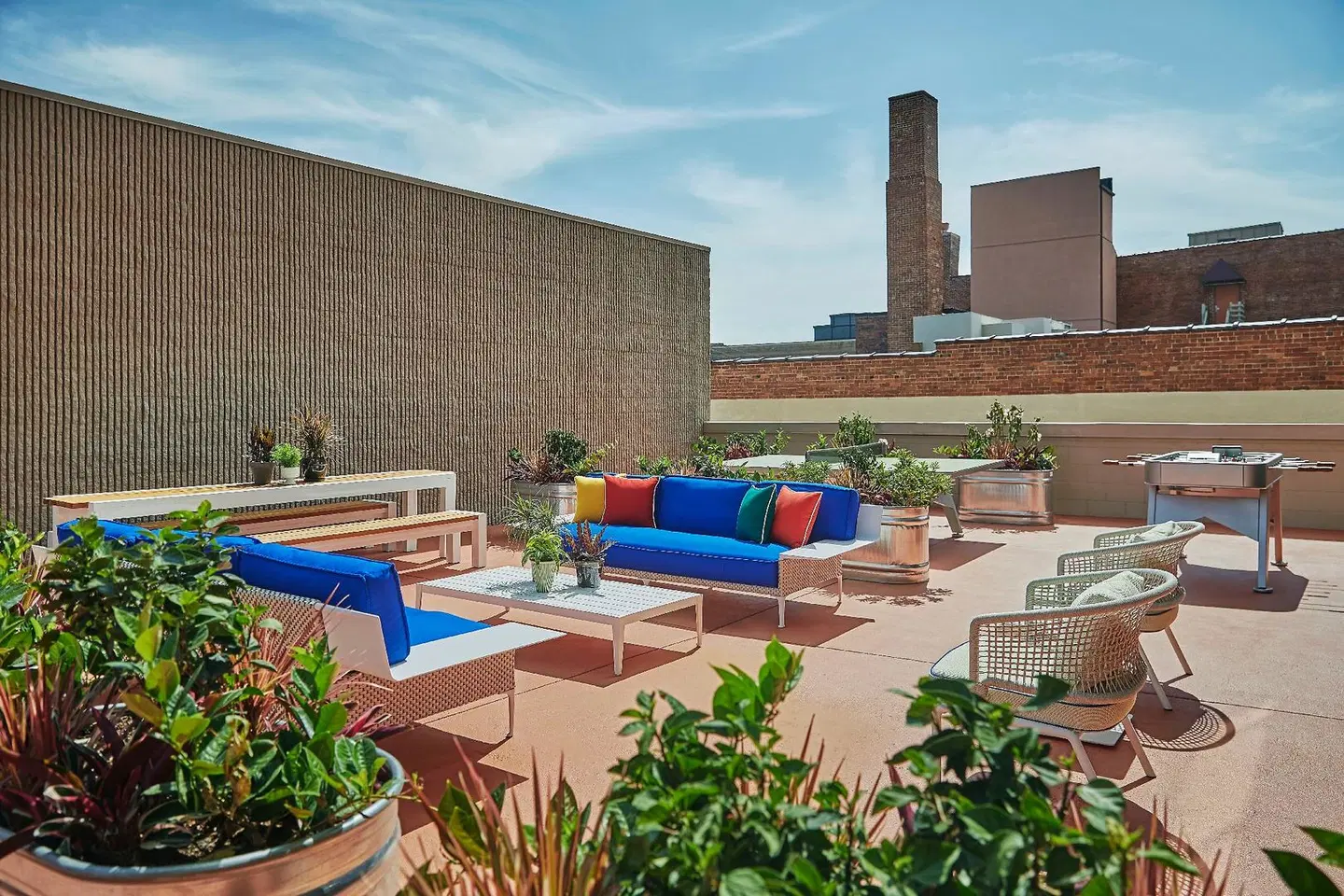 Graduate Lincoln OUTDOOR_POOL