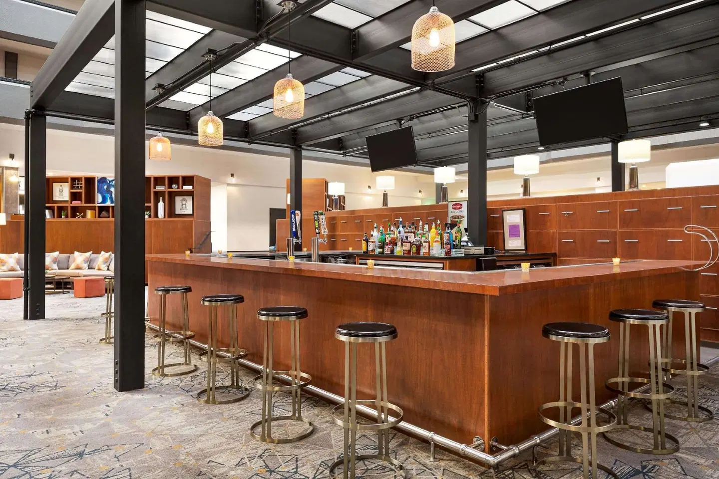 DoubleTree by Hilton Fort Smith City Center Bar