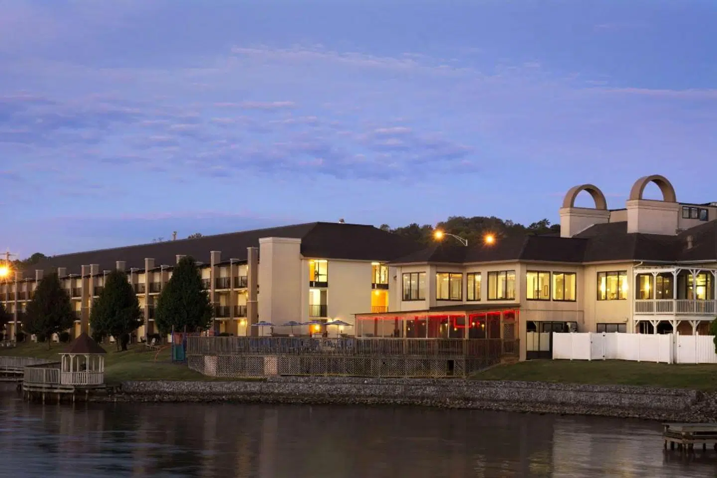 Wyndham Garden Lake Guntersville EXTERIOR
