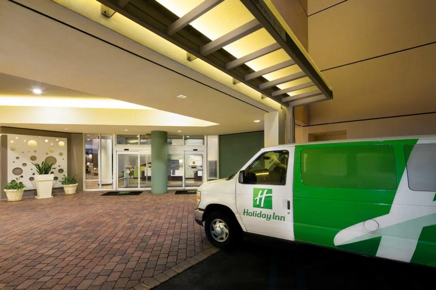 Holiday Inn Palm Beach-Airport Conf Ctr SPORTS_AND_LEISURE