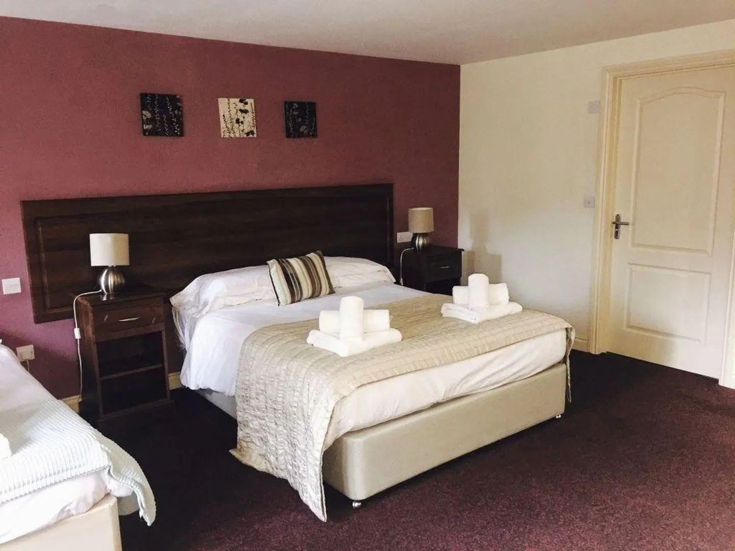 Mullions Hotel ROOM_EXAMPLE