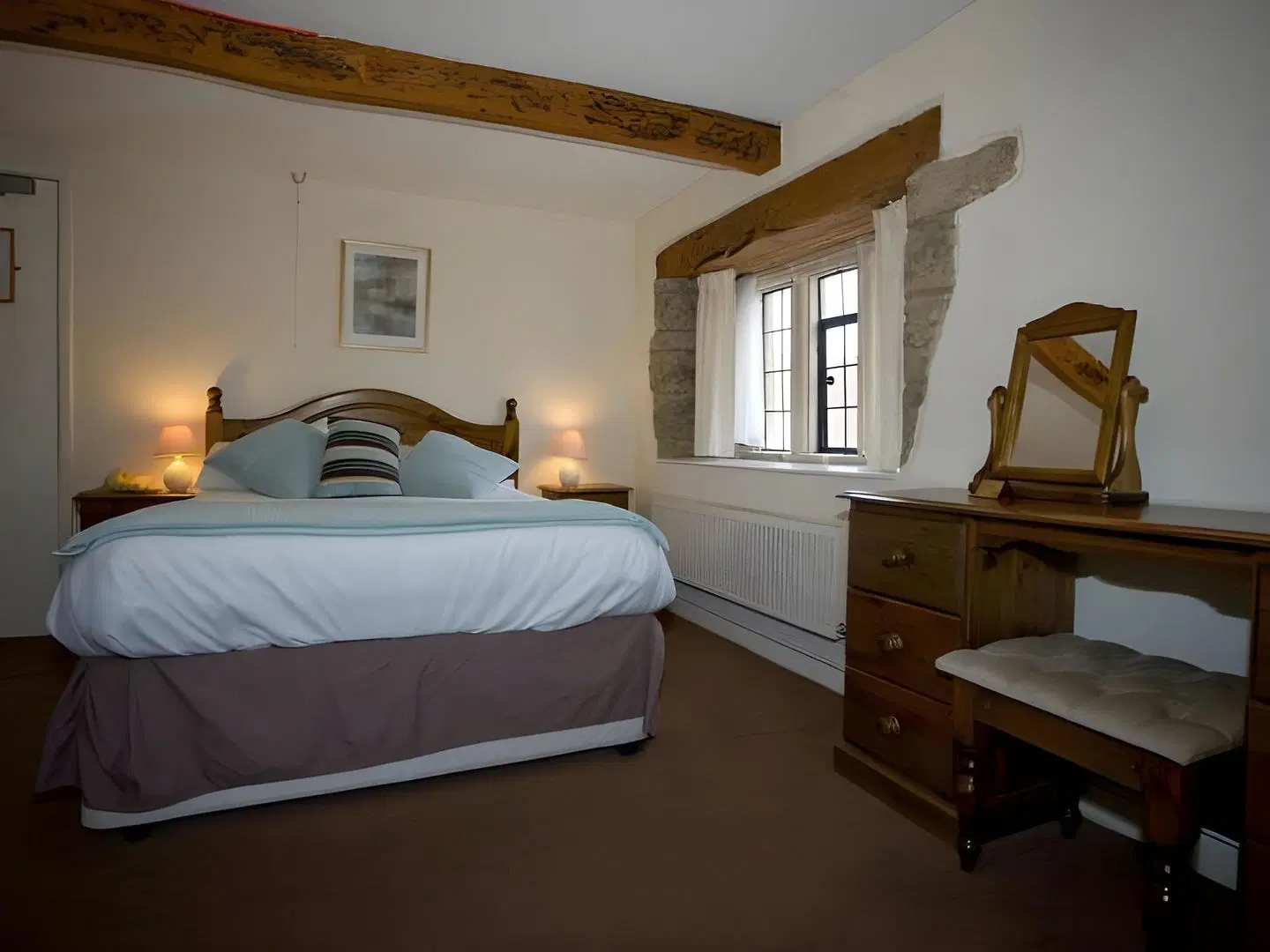Mullions Hotel ROOM_EXAMPLE