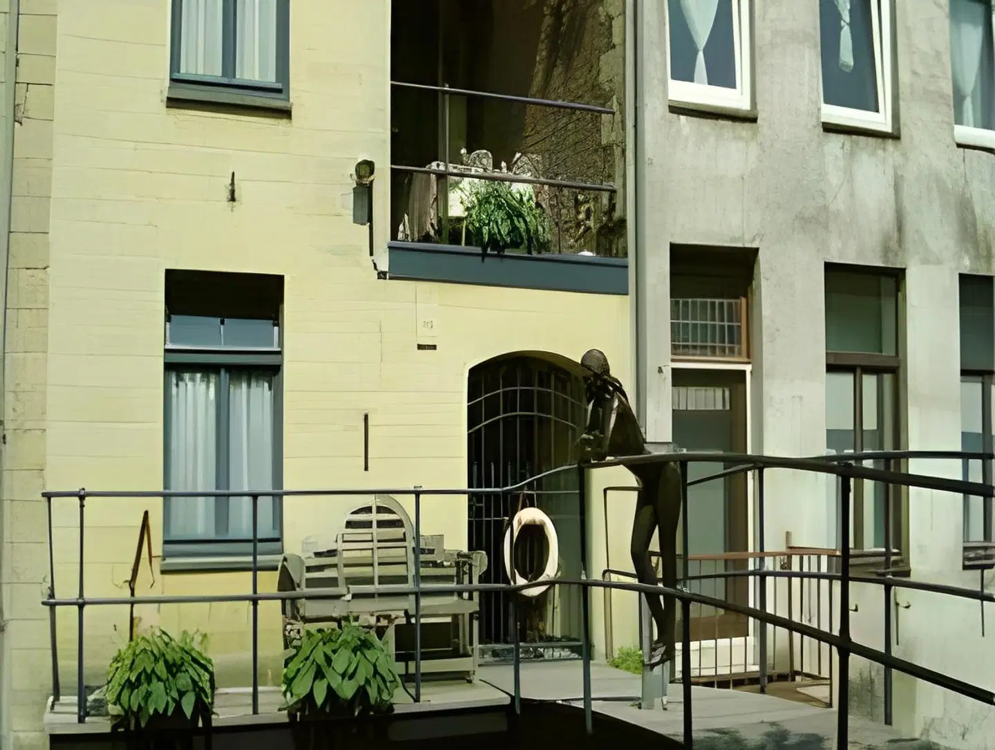 Hulsman EXTERIOR