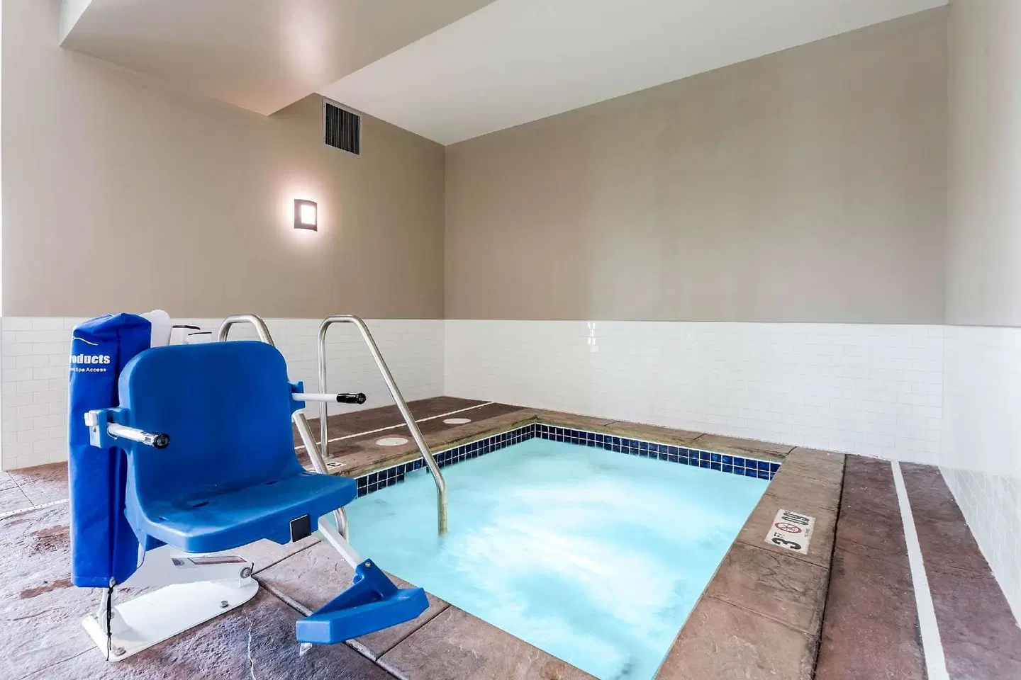 Sleep Inn & Suites West Des Moines near Jordan Creek Hallenbad