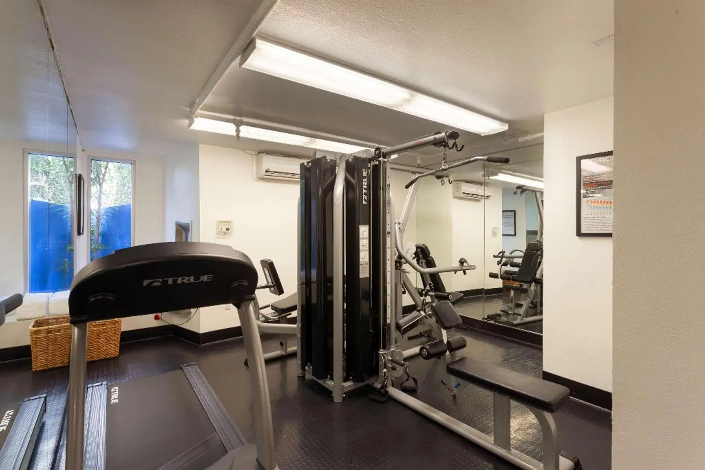 Ramada Plaza West Hollywood Hotel and Suites SPORTS_AND_LEISURE