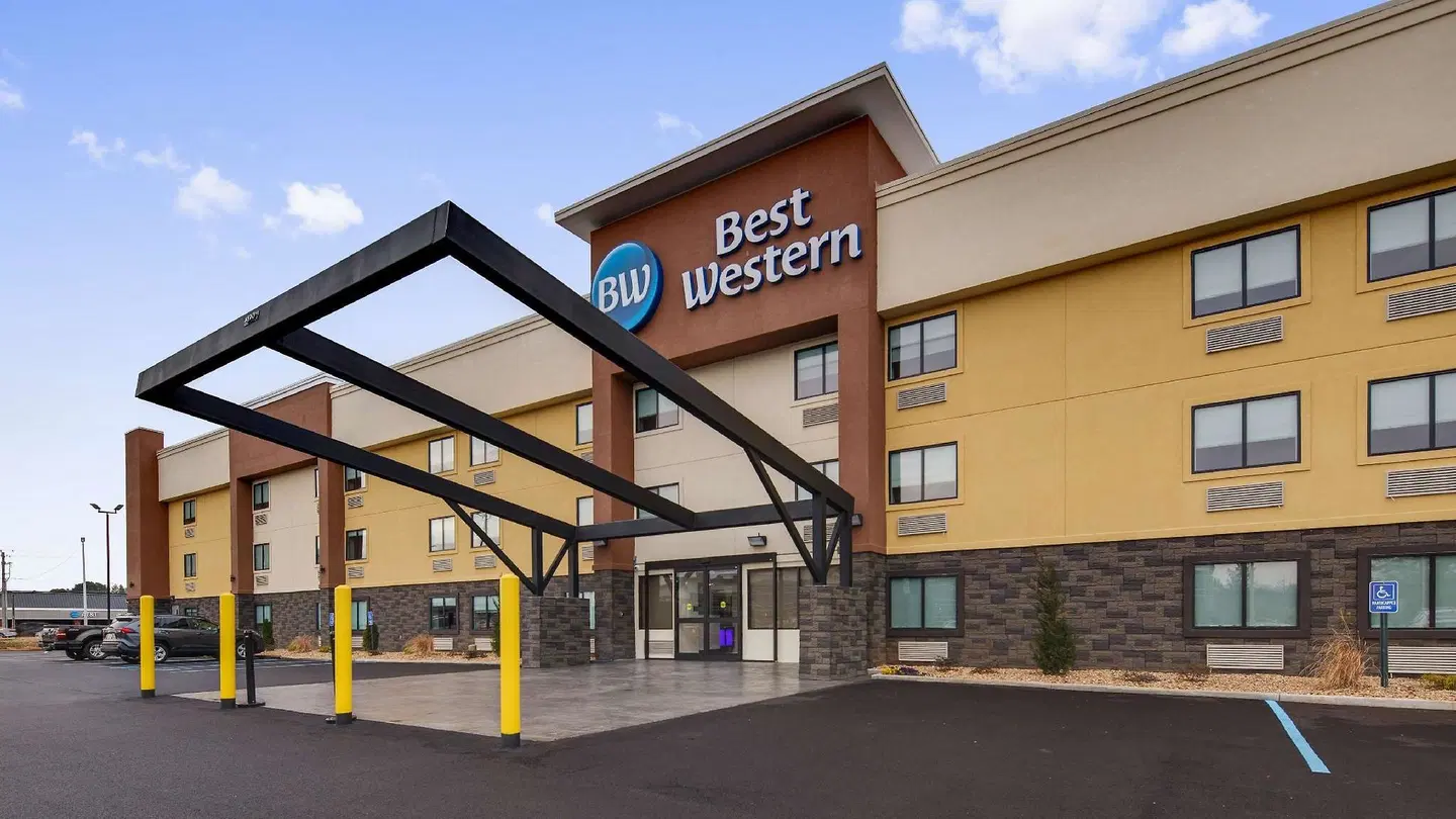 Baymont by Wyndham Huntsville EXTERIOR