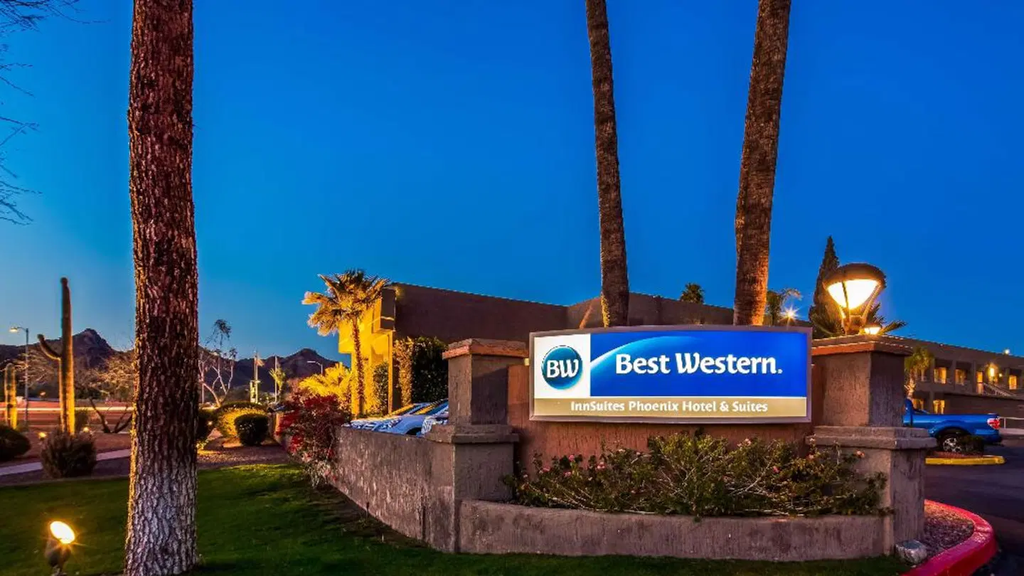 BEST WESTERN InnSuites Phoenix Hotel & Suites EXTERIOR