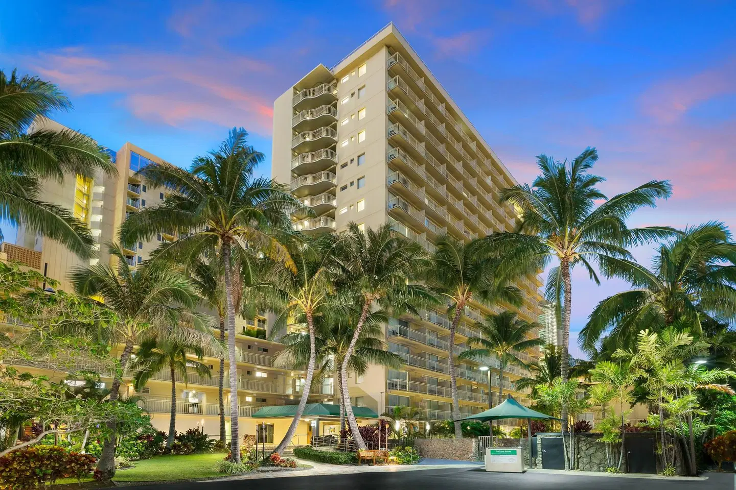 Courtyard by Marriott Waikiki Beach EXTERIOR
