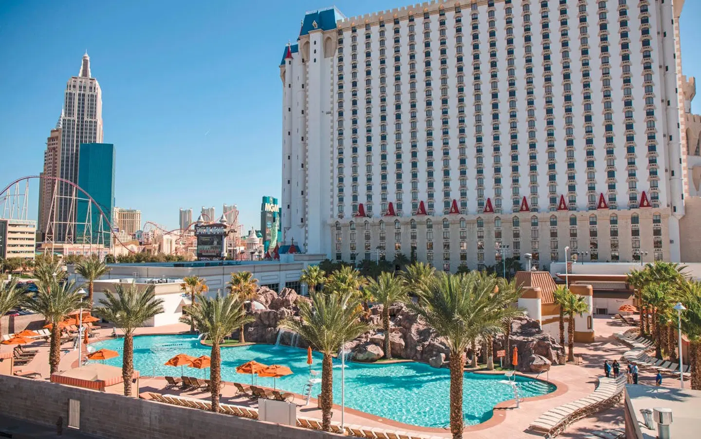 Excalibur Hotel & Casino OUTDOOR_POOL