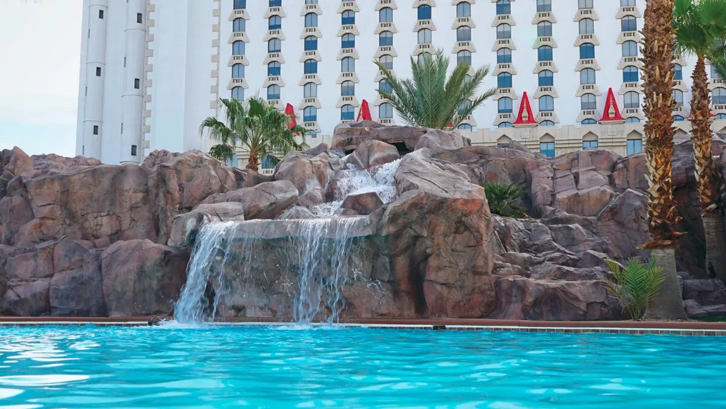 Excalibur Hotel & Casino OUTDOOR_POOL