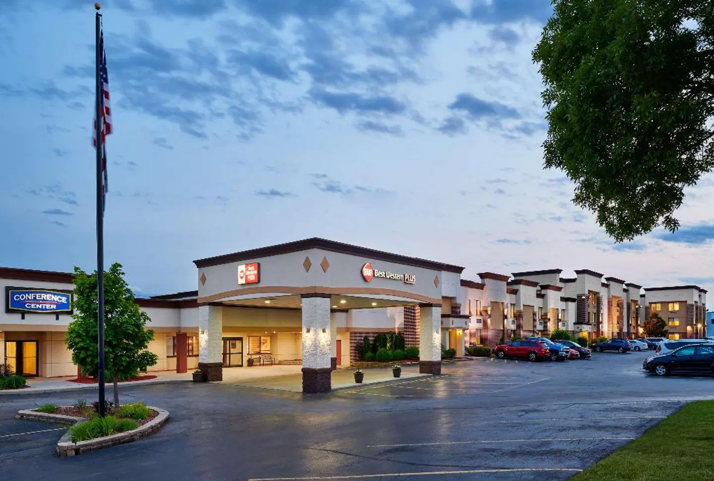 Best Western Plus Milwaukee Airport Hotel & Conference Center EXTERIOR