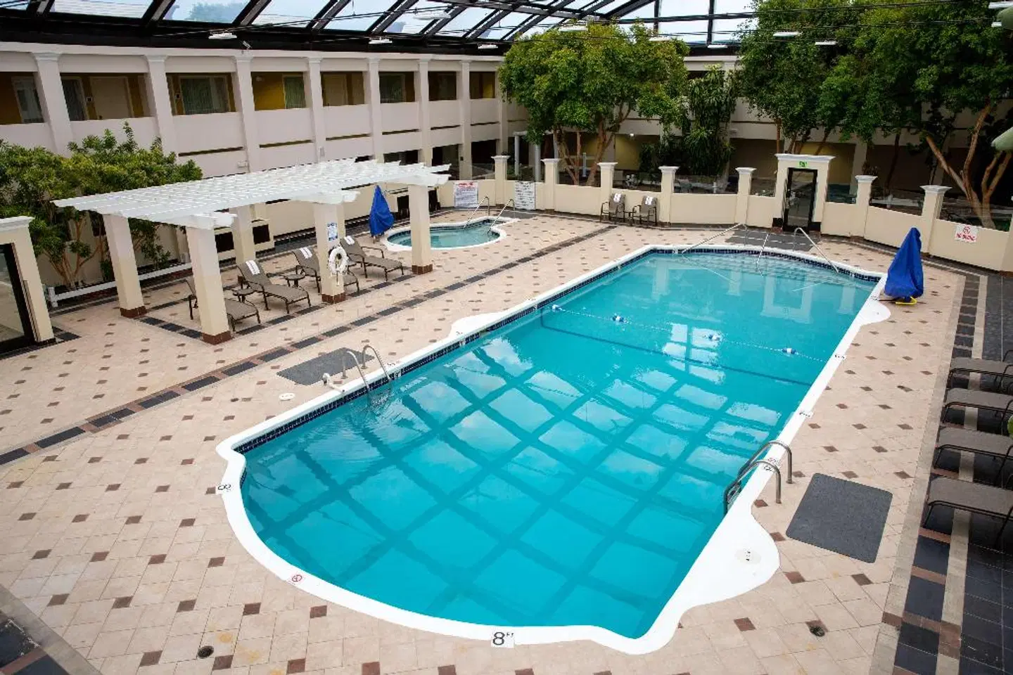 Best Western Plus Milwaukee Airport Hotel & Conference Center OUTDOOR_POOL