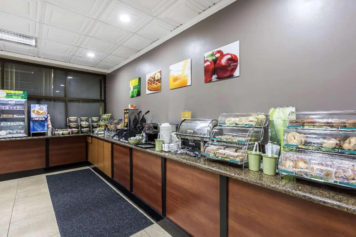 Comfort Inn & Suites LAX Airport Inglewood Bar