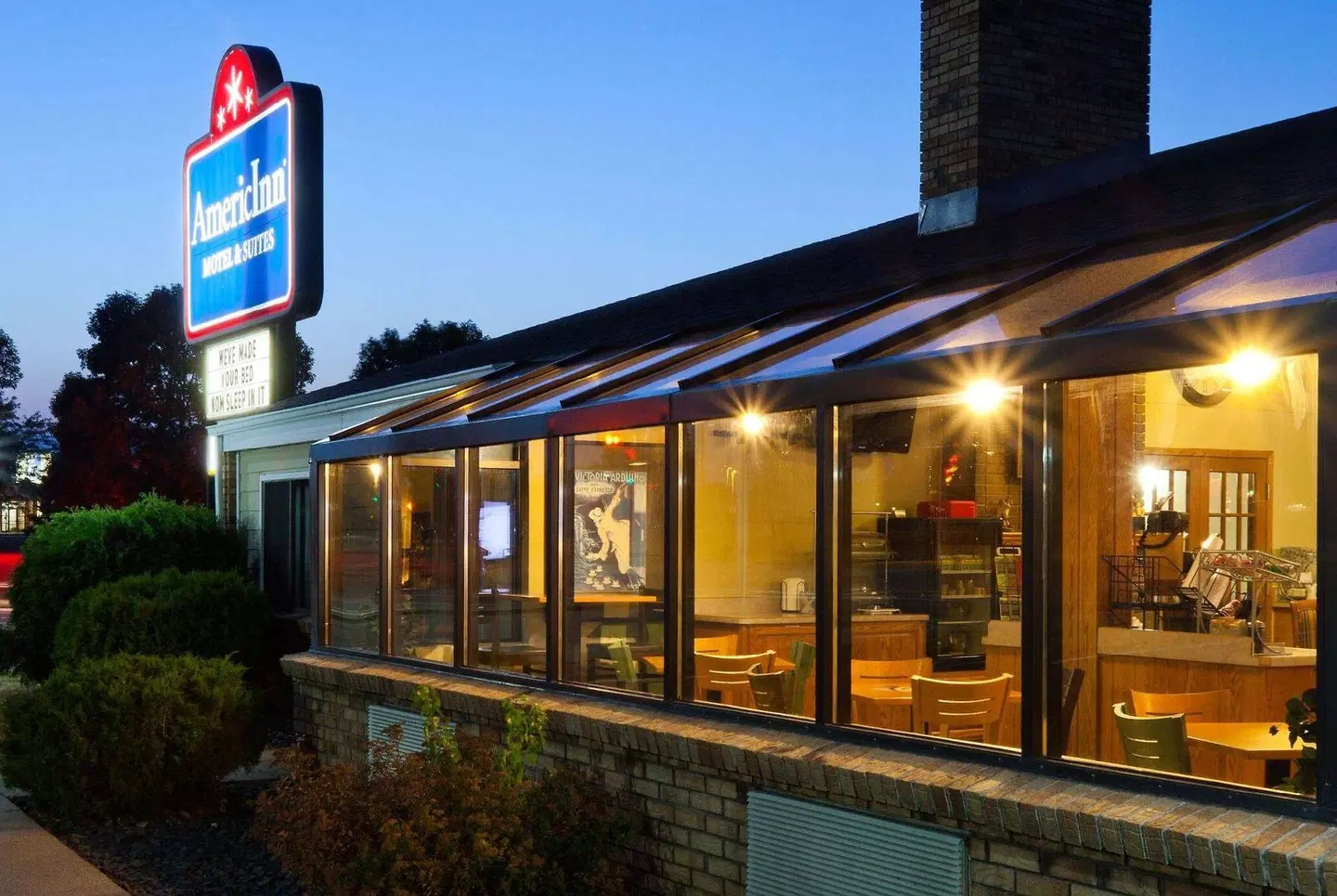 AmericInn by Wyndham New Richmond EXTERIOR