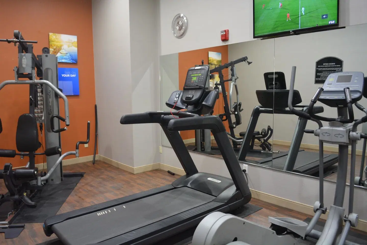 Comfort Suites Yukon SPORTS_AND_LEISURE